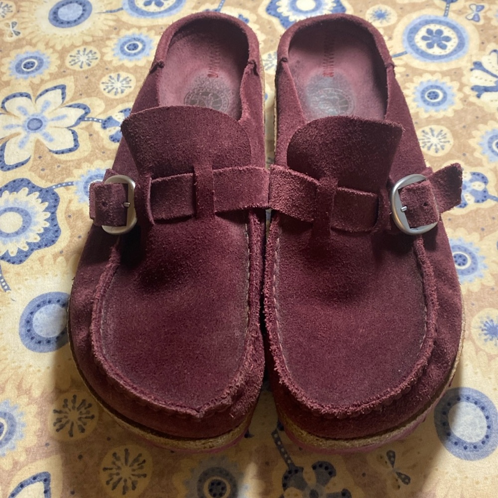 Birkenstock Buckley size 8 Burgundy